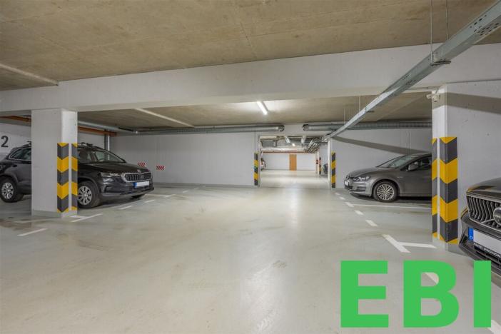 Pronájem garážového stání, Praha - Strašnice, Strančická, 16 m2