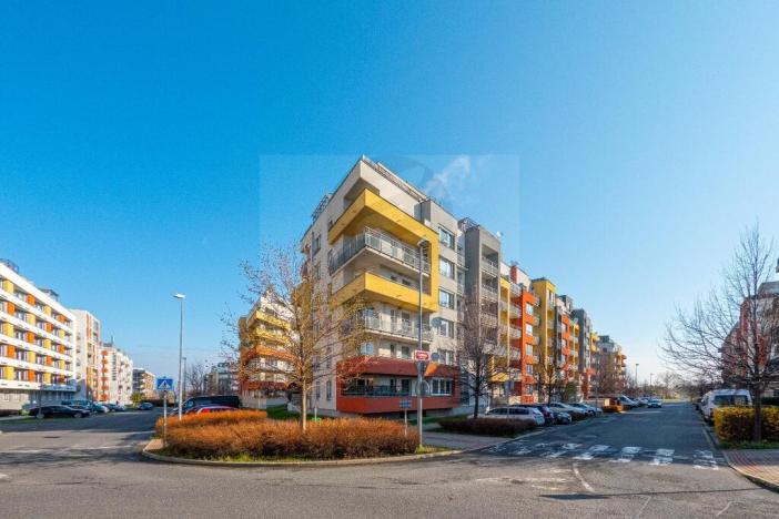 Pronájem garážového stání, Praha - Zličín, Sazovická, 12 m2