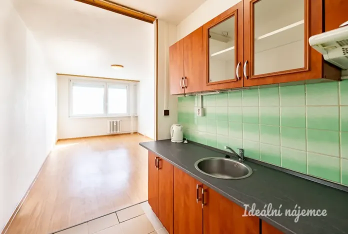 Pronájem bytu 2+kk, Praha - Petrovice, Lessnerova, 43 m2