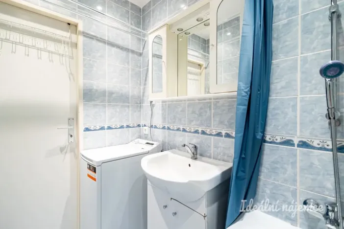 Pronájem bytu 2+kk, Praha - Petrovice, Lessnerova, 43 m2