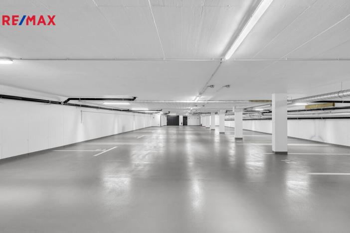 Prodej garážového stání, Hradec Králové - Pražské Předměstí, Gočárova třída, 13 m2