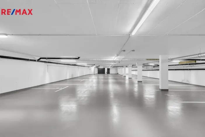 Prodej garážového stání, Hradec Králové - Pražské Předměstí, Gočárova třída, 13 m2