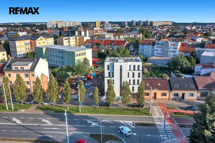 Prodej garážového stání, Hradec Králové - Pražské Předměstí, Gočárova třída, 13 m2