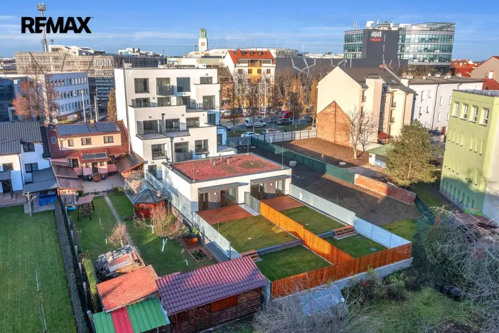 Prodej garážového stání, Hradec Králové - Pražské Předměstí, Gočárova třída, 13 m2