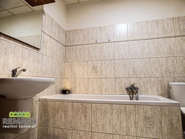 Pronájem bytu 1+kk, Náchod, Masarykovo náměstí, 33 m2