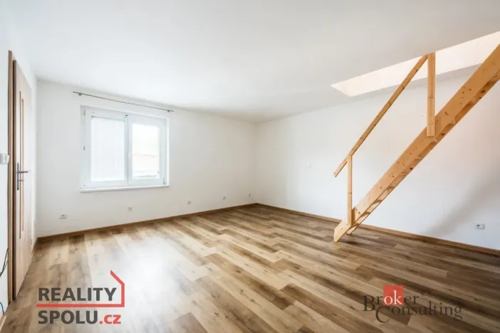 Prodej bytu 2+kk, Hoštice, 76 m2