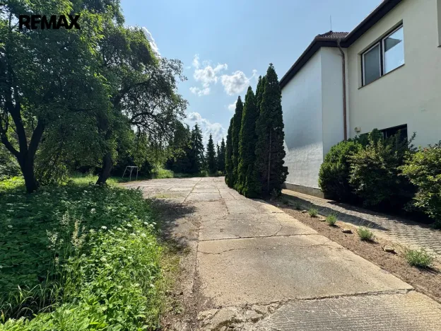 Prodej komerční nemovitosti, Kunovice, Osvobození, 10989 m2
