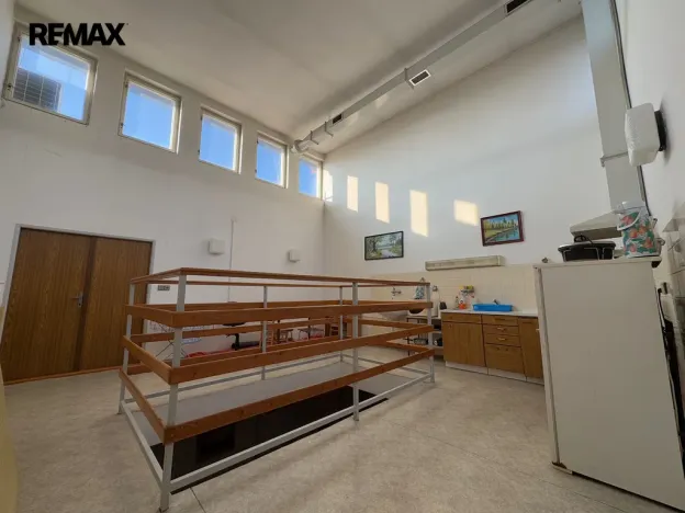 Prodej komerční nemovitosti, Kunovice, Osvobození, 3040 m2