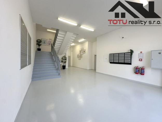 Pronájem obchodního prostoru, Jaroměř, Jezbinská, 404 m2