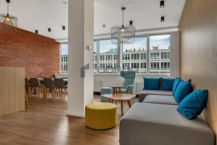 Pronájem kanceláře, Praha - Karlín, Sokolovská, 342 m2