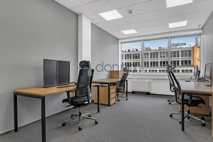 Pronájem kanceláře, Praha - Karlín, Sokolovská, 342 m2