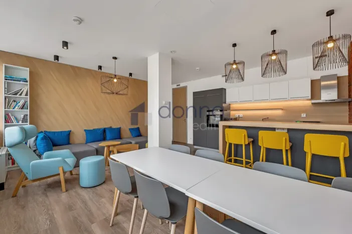 Pronájem kanceláře, Praha - Karlín, Sokolovská, 342 m2