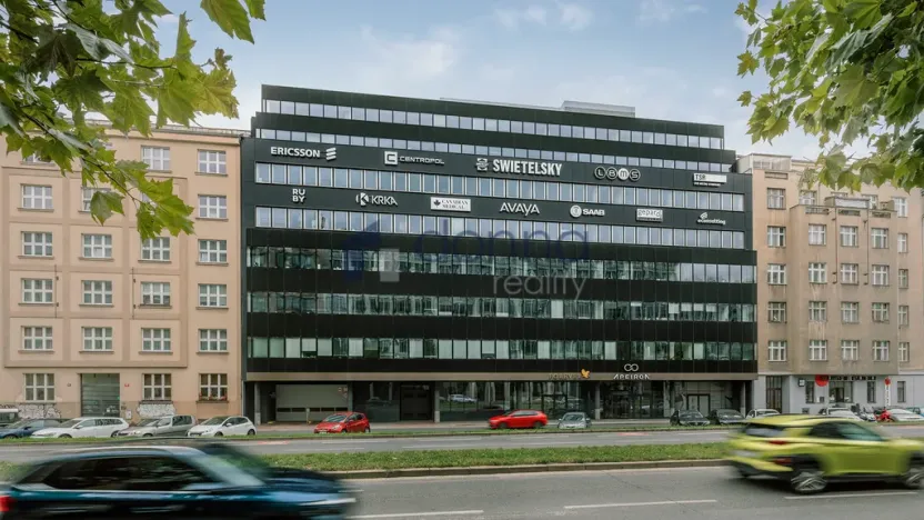 Pronájem kanceláře, Praha - Karlín, Sokolovská, 635 m2