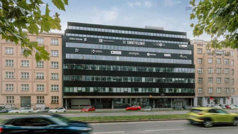 Pronájem kanceláře, Praha - Karlín, Sokolovská, 342 m2