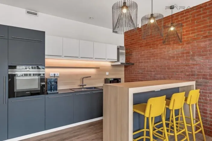 Pronájem kanceláře, Praha - Karlín, Sokolovská, 342 m2