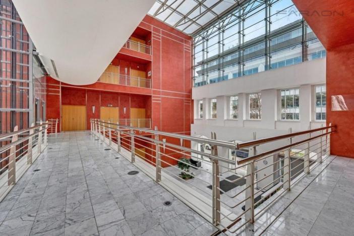 Pronájem kanceláře, Praha - Karlín, Křižíkova, 429 m2