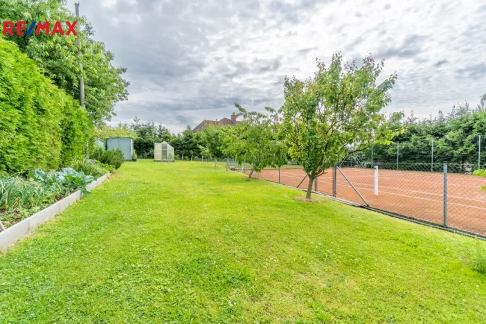 Prodej ubytování, Černolice, Pod Hůrkou, 420 m2