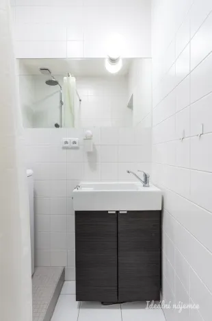 Pronájem bytu 2+kk, Praha - Podolí, Jeremenkova, 46 m2