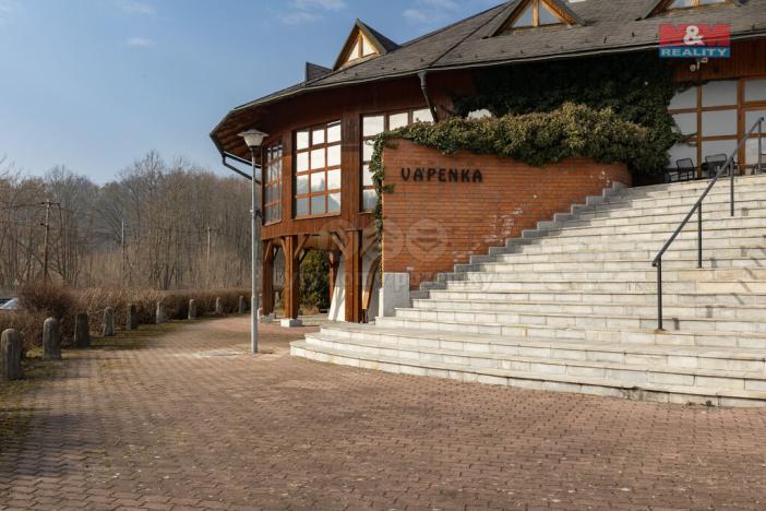 Prodej obchodního prostoru, Černotín, 2100 m2