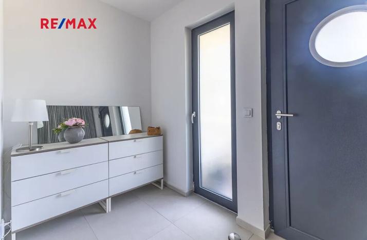 Prodej rodinného domu, Bavoryně, 194 m2