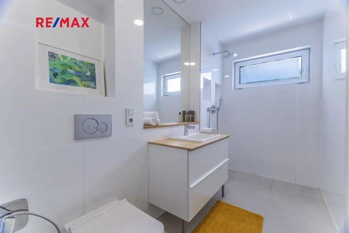 Prodej rodinného domu, Bavoryně, 194 m2