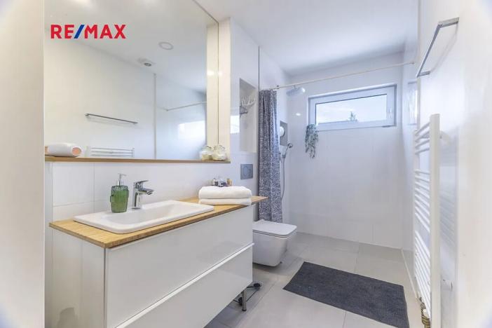 Prodej rodinného domu, Bavoryně, 194 m2