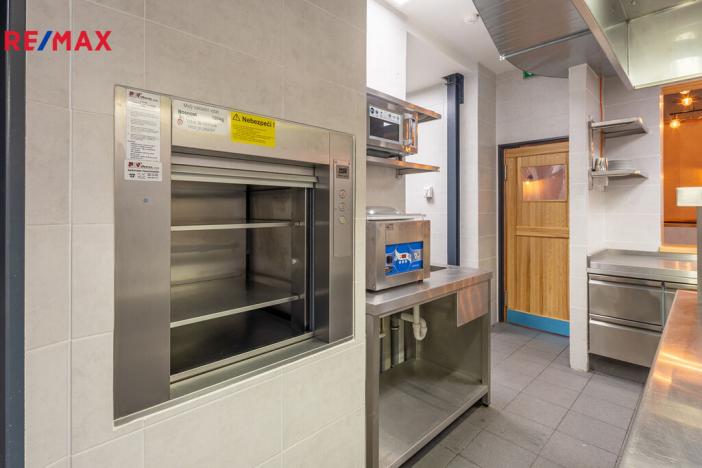 Prodej restaurace, Praha - Stodůlky, Tlumačovská, 365 m2