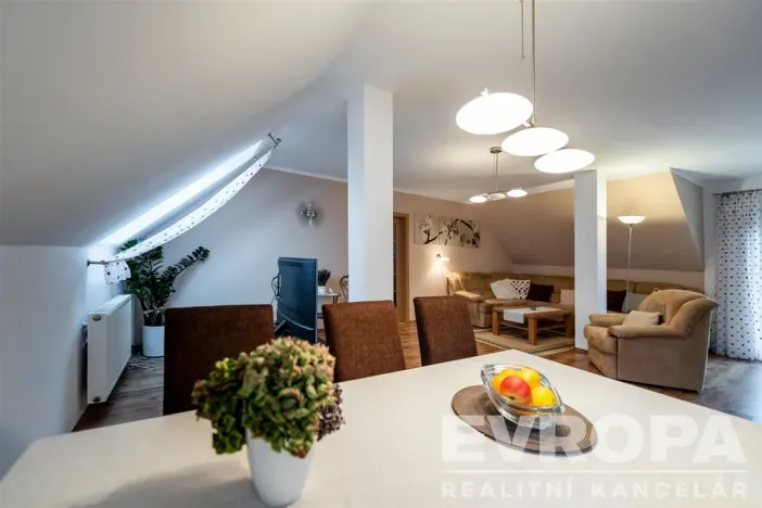 Prodej rodinného domu, Jesenice, Budějovická, 400 m2