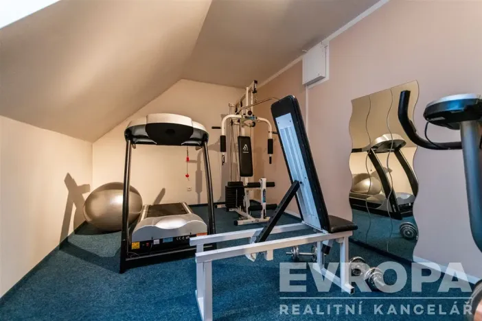 Prodej rodinného domu, Jesenice, Budějovická, 400 m2