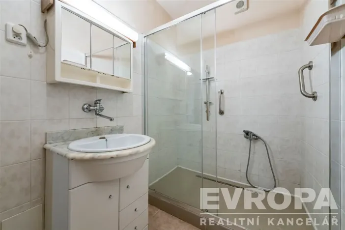 Prodej rodinného domu, Jesenice, Budějovická, 400 m2