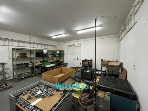 Pronájem skladu, Kroměříž, 900 m2