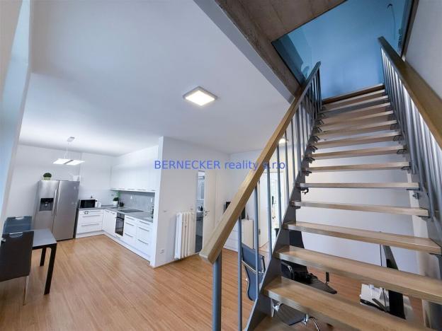 Pronájem kanceláře, Hradec Králové, třída Karla IV., 240 m2