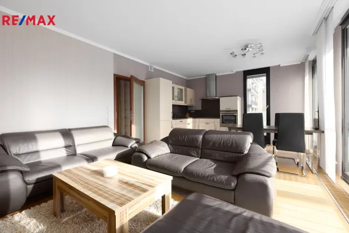 Prodej bytu 2+kk, Karlovy Vary, Pražská silnice, 63 m2