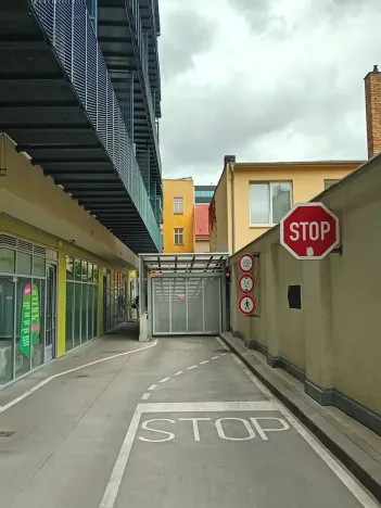 Pronájem obchodního prostoru, Praha - Karlín, Křižíkova, 19 m2
