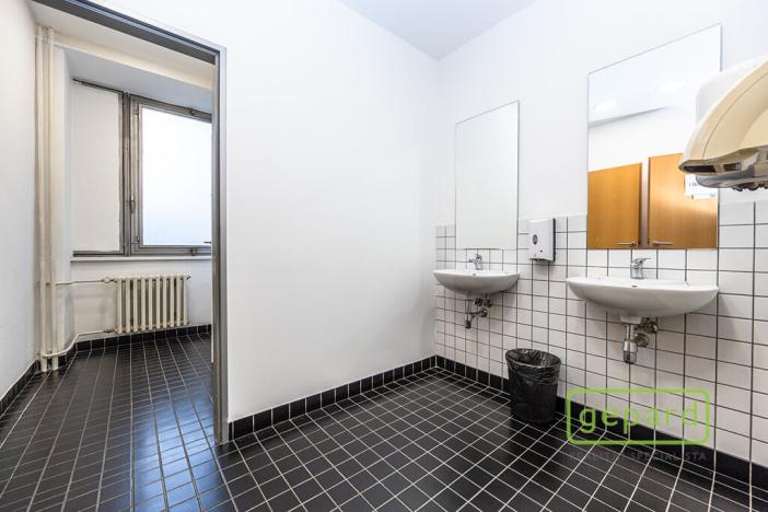 Pronájem kanceláře, Praha - Motol, Plzeňská, 653 m2