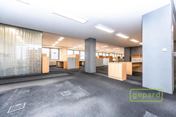 Pronájem kanceláře, Praha - Motol, Plzeňská, 653 m2