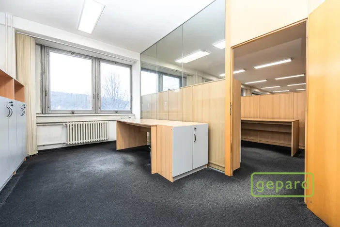 Pronájem kanceláře, Praha - Motol, Plzeňská, 653 m2
