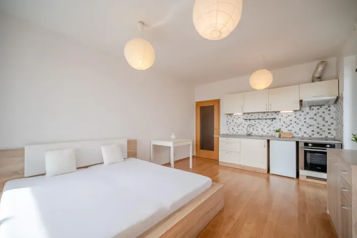 Pronájem bytu 1+kk, Praha - Horní Měcholupy, Modenská, 26 m2