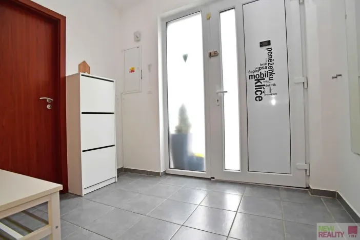 Pronájem rodinného domu, Popovičky - Chomutovice, Petrovy Vrchy, 113 m2