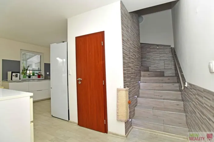 Pronájem rodinného domu, Popovičky - Chomutovice, Petrovy Vrchy, 113 m2