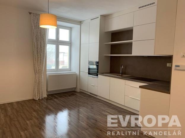 Pronájem bytu 2+kk, Žirovnice, Havlíčkovo náměstí, 43 m2