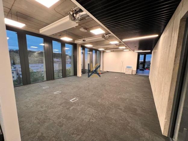 Pronájem kanceláře, Praha - Vokovice, Evropská, 600 m2