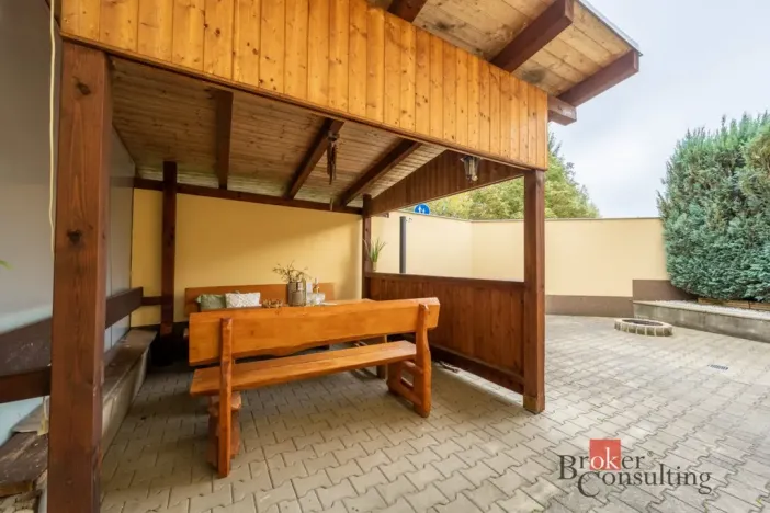 Prodej obchodního prostoru, Jablonec nad Nisou - Mšeno nad Nisou, Želivského, 300 m2