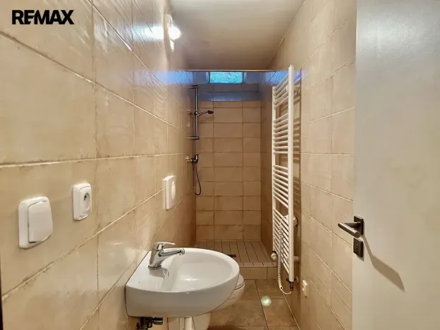 Pronájem komerční nemovitosti, Karlovy Vary, Bulharská, 95 m2