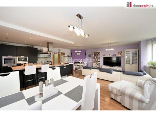 Prodej rodinného domu, Praha - Lochkov, K úvozu, 261 m2