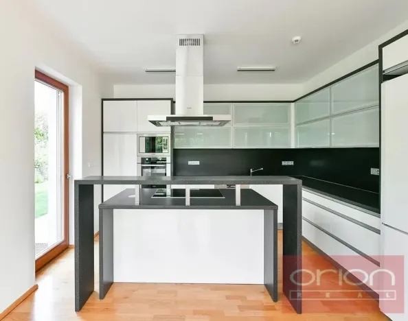 Pronájem rodinného domu, Praha - Jinonice, Vacínovská, 360 m2