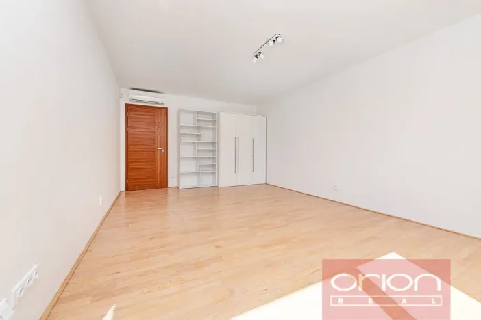 Pronájem rodinného domu, Praha - Jinonice, Vacínovská, 360 m2