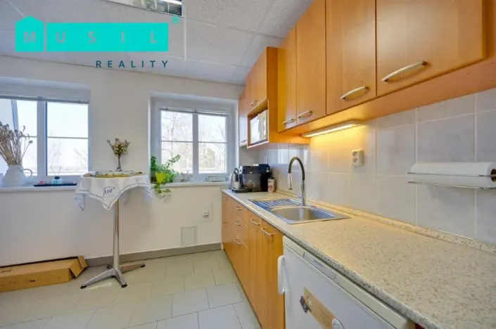 Prodej kanceláře, Olomouc - Neředín, 1500 m2