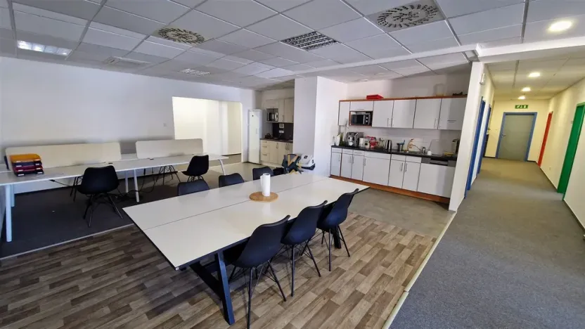 Pronájem kanceláře, Praha - Vysočany, Kolbenova, 394 m2