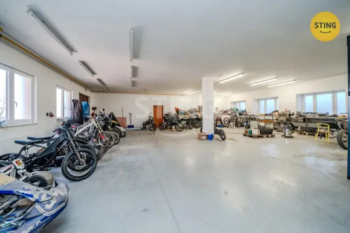 Prodej výrobních prostor, Mankovice, 2880 m2